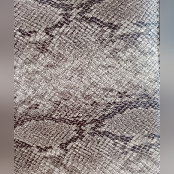 Womens faux python purse - Picture 3 of 6